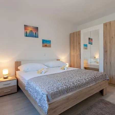 Apartment Mares Podstrana